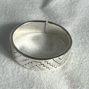 Sliver ring with design